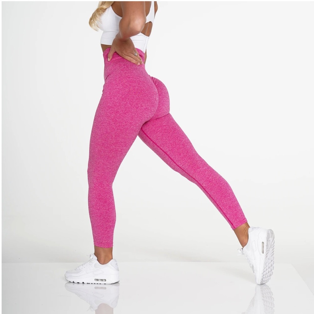 NVGTN Fuchsia Scrunch Seamless Leggings